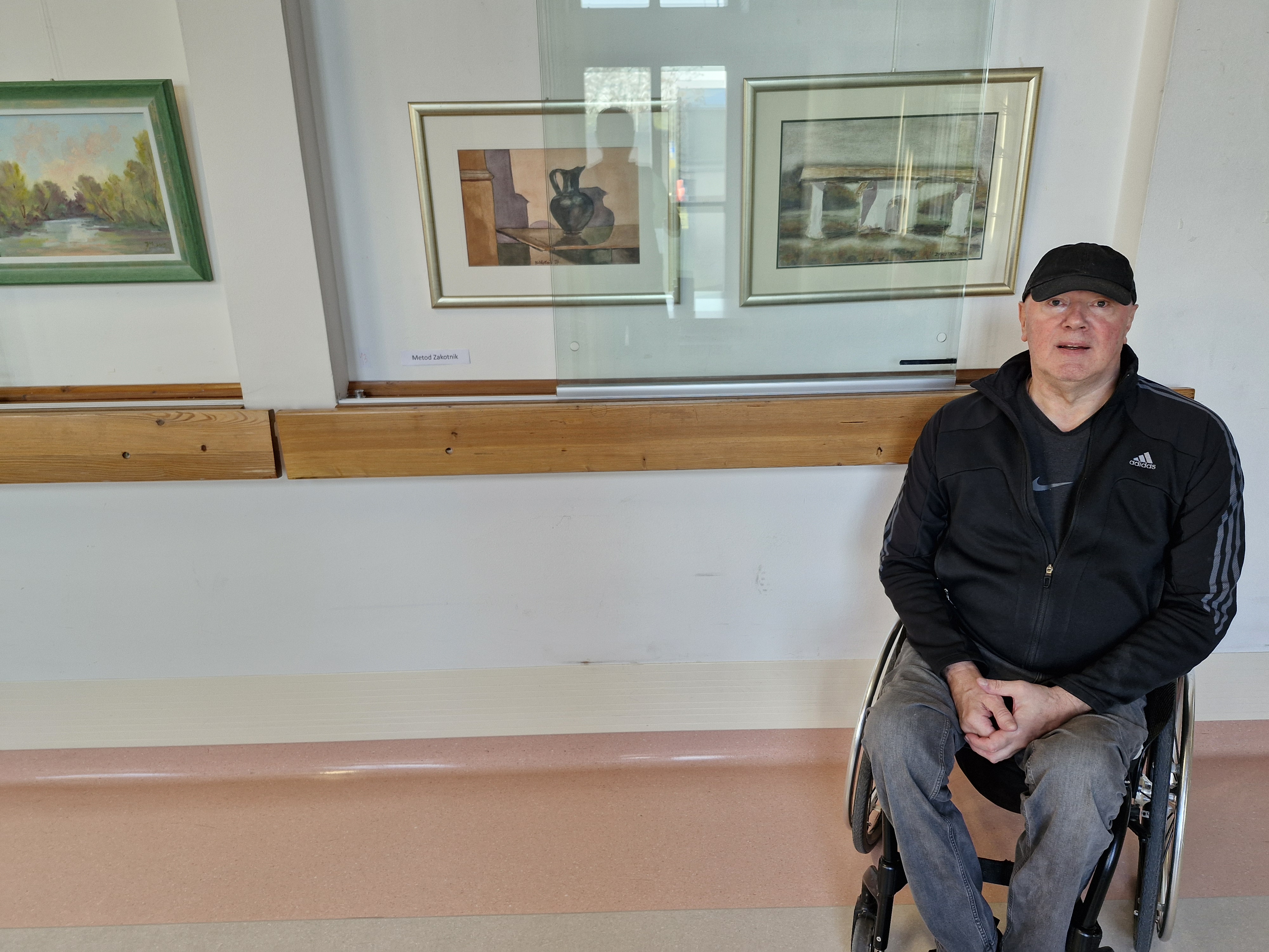 Slikarska razstava likovne sekcije Zveze paraplegikov Slovenije v URI Soča Slikarska razstava likovne sekcije Zveze paraplegikov Slovenije v URI Soča