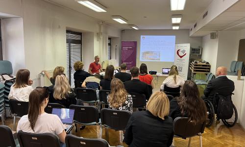 Posvetovalnik v Ljubljani odprl vprašanje prostorske dostopnosti kot enega izmed pogojev za vključujoča delovna okolja Posvetovalnik v Ljubljani odprl vprašanje prostorske dostopnosti kot enega izmed pogojev za vključujoča delovna okolja